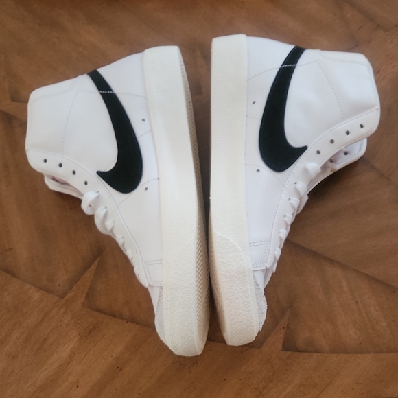Nike Blazer Mid ‘77 - Picture 2 of 11